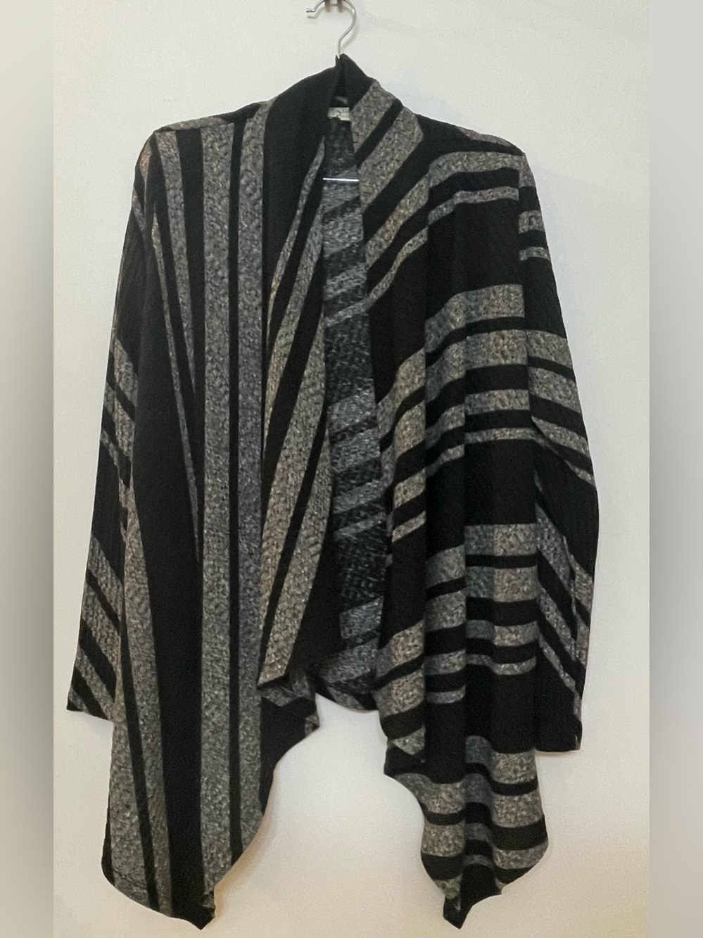 #94 Lily White Women Black Gray Striped Knit Open Front Long Sleeve Cardigan XL